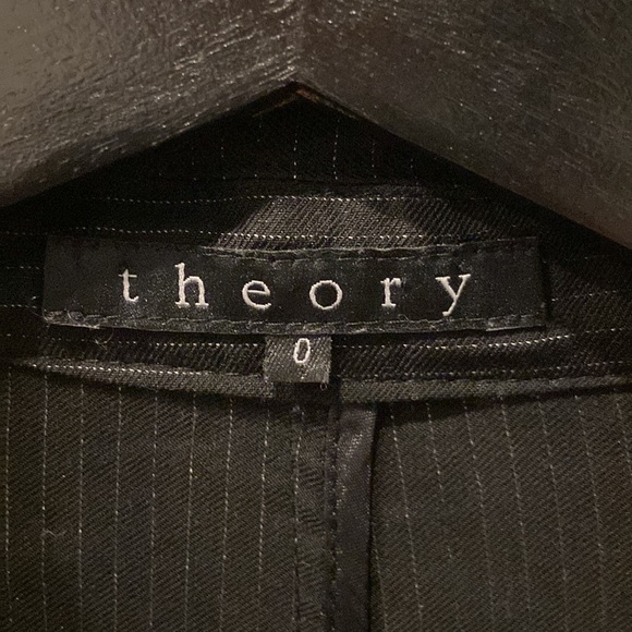 EUC * Theory Pinstripe Linen Blazer * Size 0 - Picture 3 of 5